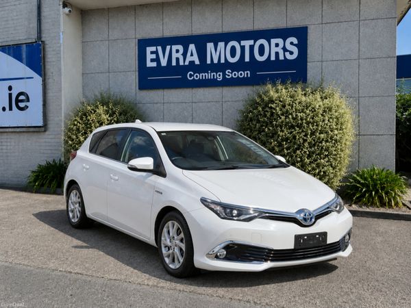 Toyota Auris Hatchback, Petrol Hybrid, 2016, White