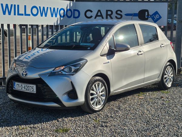 Toyota Yaris Hatchback, Petrol Hybrid, 2017, Grey