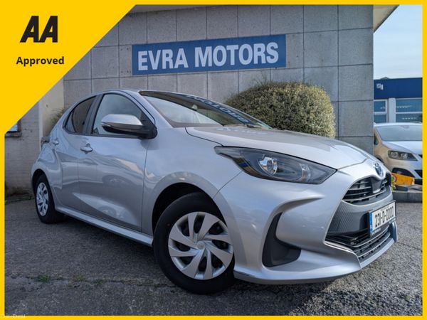 Toyota Yaris Hatchback, Petrol Hybrid, 2023, Silver