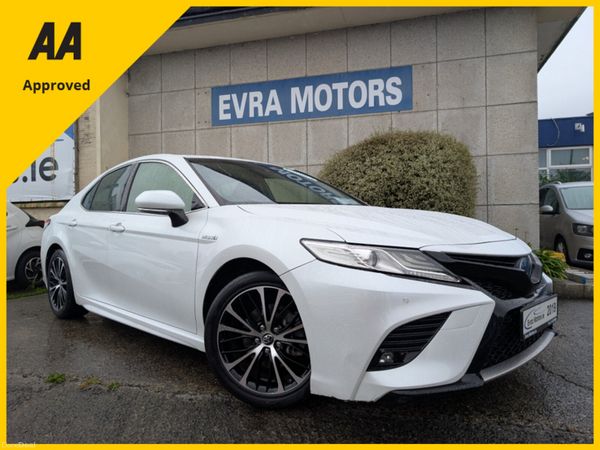 Toyota Camry Saloon, Petrol Hybrid, 2019, White