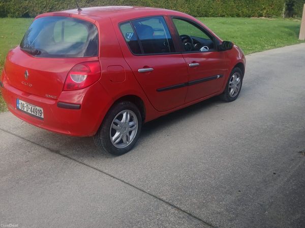 Renault Clio Hatchback, Petrol, 2006, Red