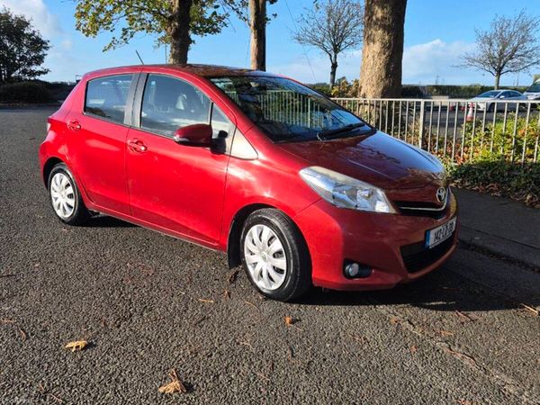Toyota Yaris Hatchback, Petrol, 2014, Red