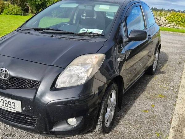 Toyota Yaris Hatchback, Petrol, 2011, Black