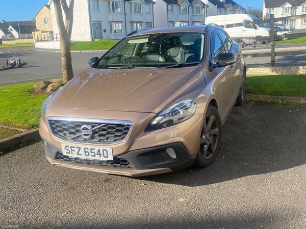 Volvo V40 Hatchback, Diesel, 2014, Bronze