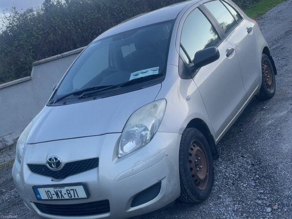 Toyota Yaris Hatchback, Petrol, 2010, Gold