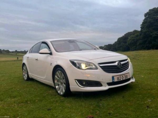 Vauxhall Insignia Hatchback, Diesel, 2016, White