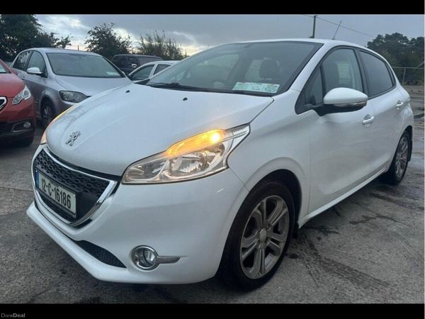 Peugeot 208 Hatchback, Petrol, 2012, White