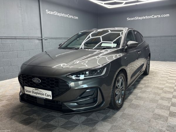 Ford Focus Hatchback, Diesel, 2023, Grey