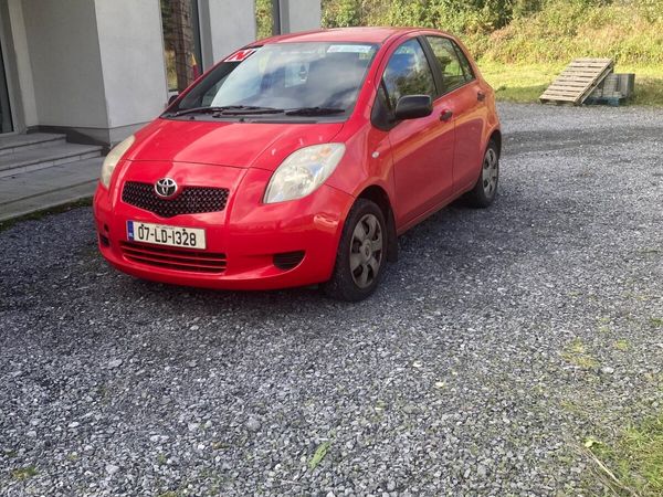 Toyota Yaris Hatchback, Petrol, 2007, Red