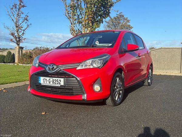 Toyota Yaris Hatchback, Petrol, 2017, Red