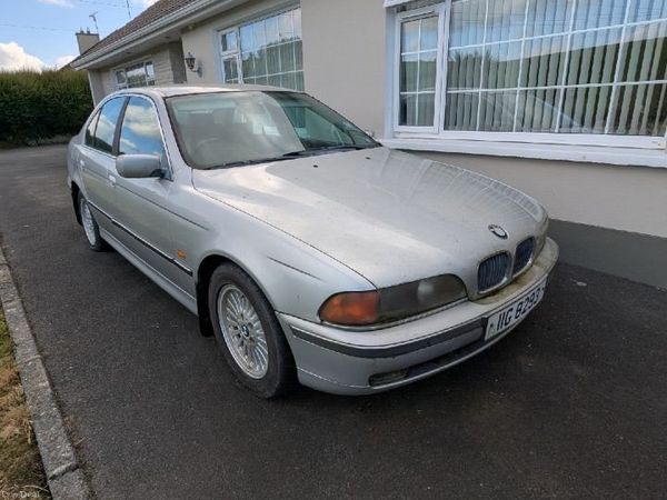 BMW 5-Series Saloon, Petrol, 1999, Silver