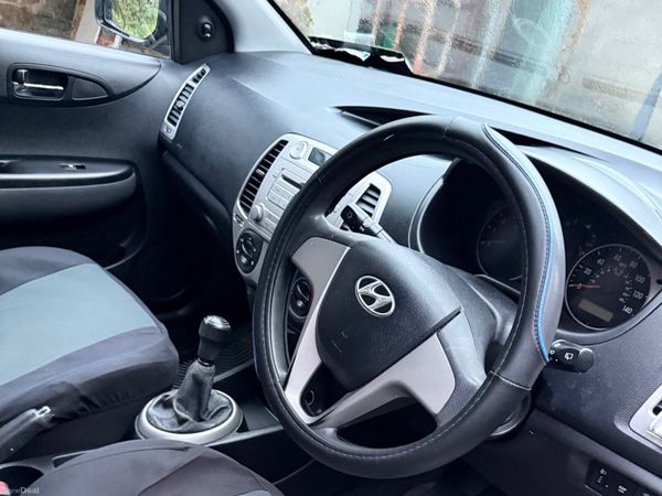 Hyundai i20 Hatchback, Petrol, 2010, Silver