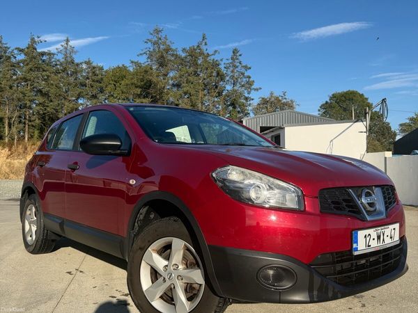 Nissan Qashqai Hatchback, Diesel, 2012, Red
