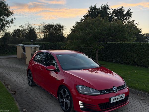 Volkswagen Golf Hatchback, Diesel, 2014, Red