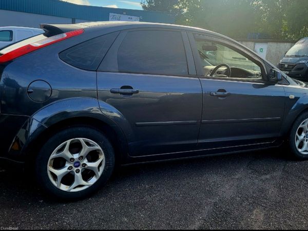Ford Focus Hatchback, Petrol, 2007, Grey