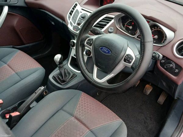 Ford Fiesta Hatchback, Diesel, 2010, Red