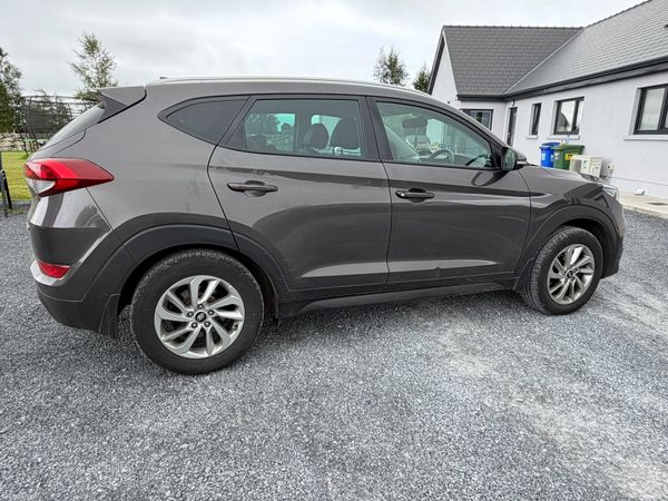 Hyundai Tucson SUV, Diesel, 2016, Bronze