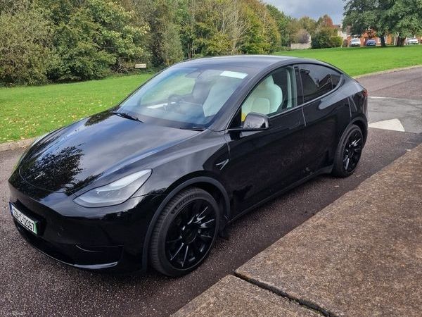 Tesla Model Y MPV, Electric, 2023, Black