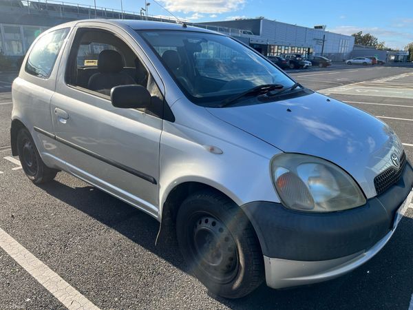 Toyota Yaris Hatchback, Petrol, 2000, Silver