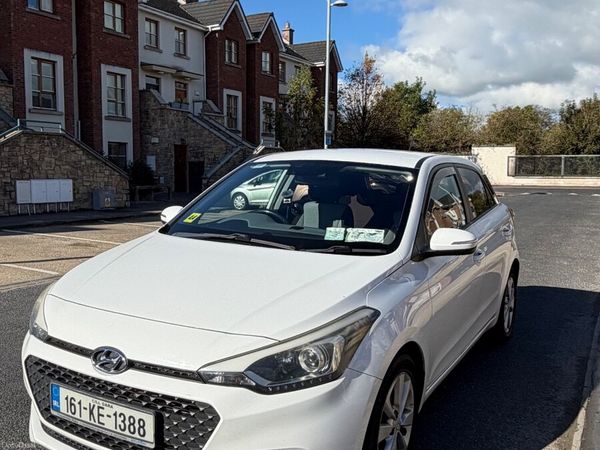 Hyundai i20 Hatchback, Petrol, 2016, White