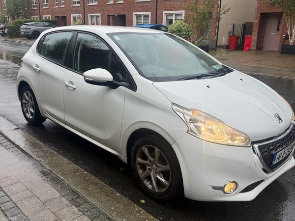 Peugeot 208 Hatchback, Petrol, 2014, White