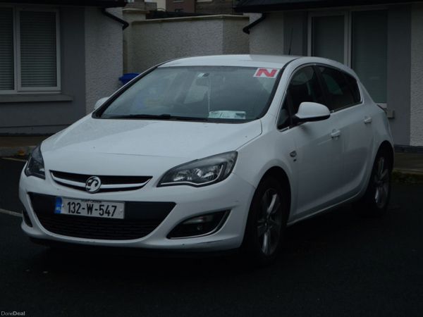 Vauxhall Astra Hatchback, Petrol, 2013, White