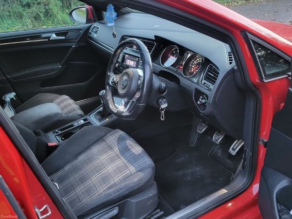 Volkswagen Golf Hatchback, Diesel, 2014, Red
