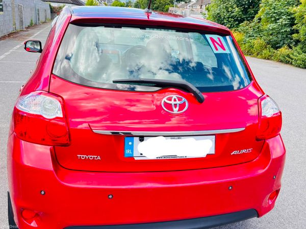 Toyota Auris Hatchback, Petrol, 2010, Red