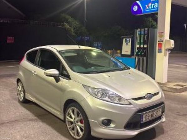 Ford Fiesta Hatchback, Petrol, 2009, Silver