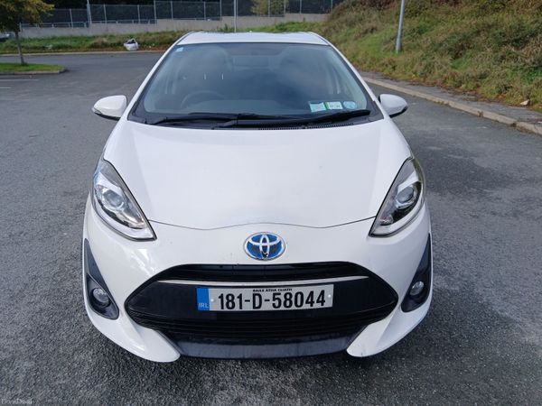 Toyota Aqua Hatchback, Petrol Hybrid, 2018, White