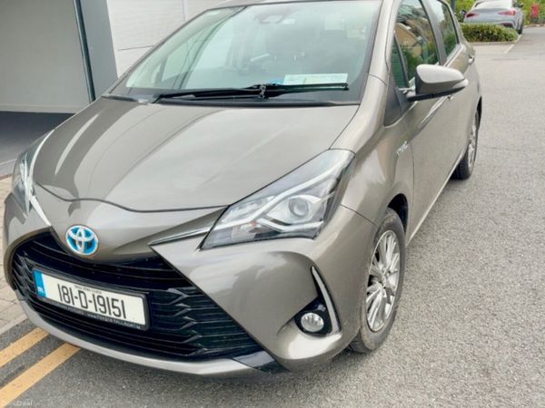 Toyota Yaris MPV, Petrol Hybrid, 2018, Grey