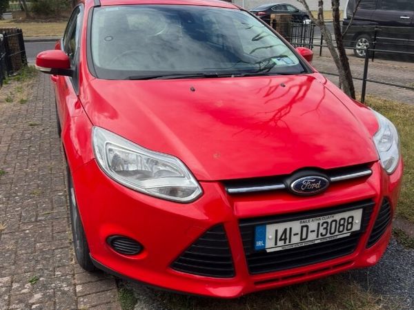 Ford Focus Hatchback, Petrol, 2014, Red