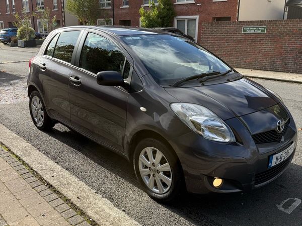 Toyota Yaris Hatchback, Petrol, 2011, Grey