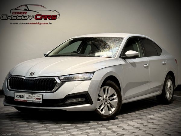 Skoda Octavia Hatchback, Diesel, 2022, Silver