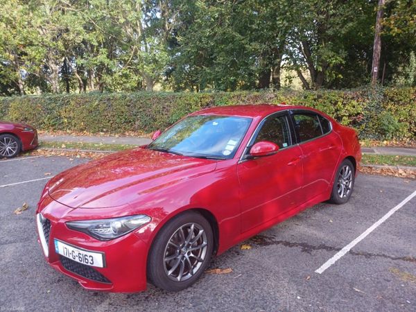 Alfa Romeo Giulia Saloon, Petrol, 2017, Red