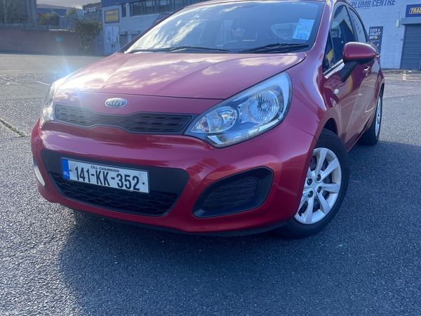 Kia Rio Hatchback, Diesel, 2014, Red