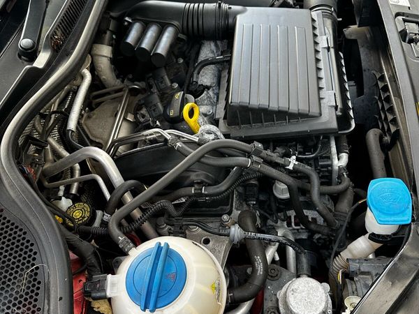Volkswagen Polo Hatchback, Petrol, 2015, Red