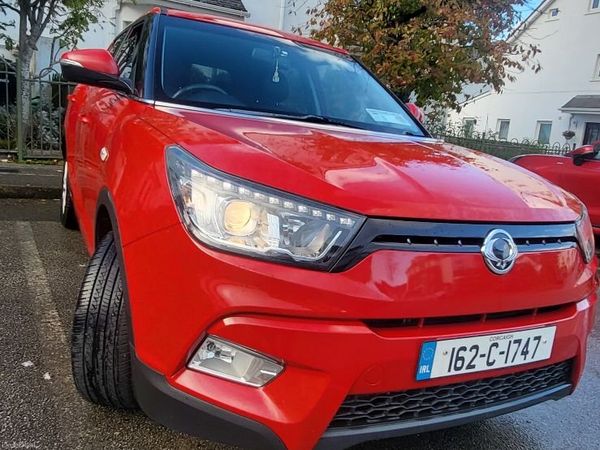 SsangYong Tivoli SUV, Diesel, 2016, Red