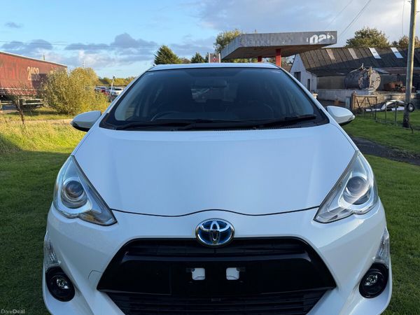 Toyota Aqua Hatchback, Petrol Hybrid, 2015, White
