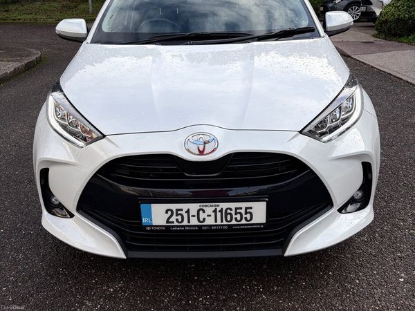 Toyota Yaris Hatchback, Petrol Hybrid, 2025, White