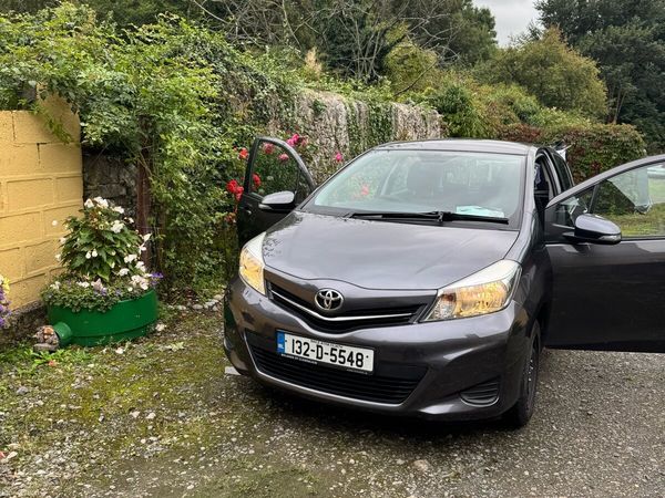 Toyota Yaris Hatchback, Petrol, 2013, Grey