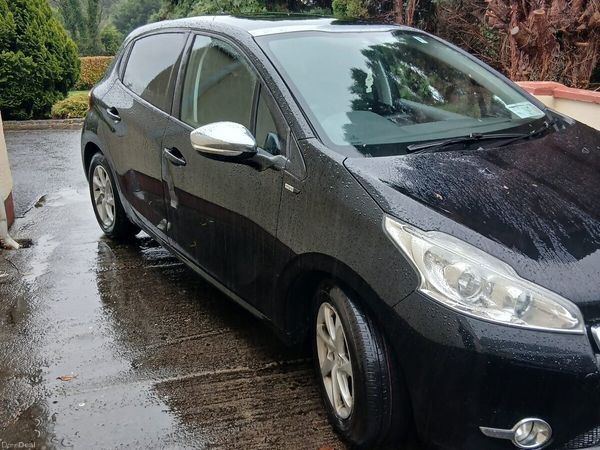 Peugeot 208 Hatchback, Diesel, 2015, Black