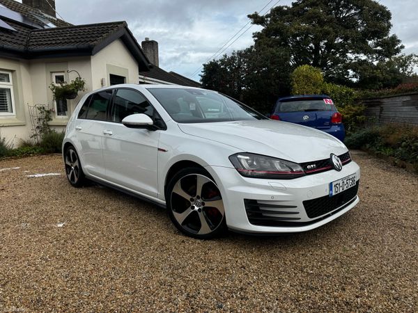 Volkswagen Golf Hatchback, Petrol, 2015, White