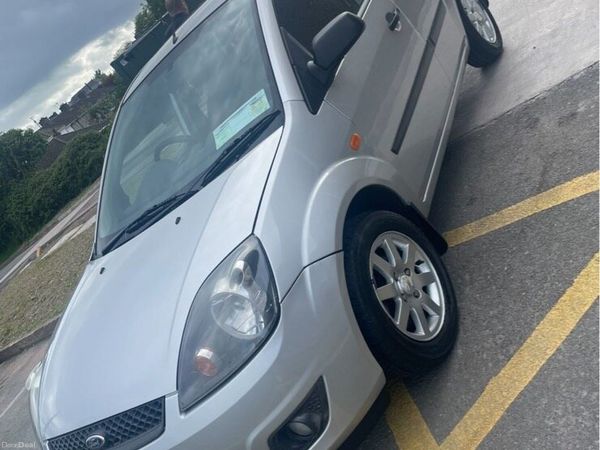 Ford Fiesta Hatchback, Petrol, 2006, Silver