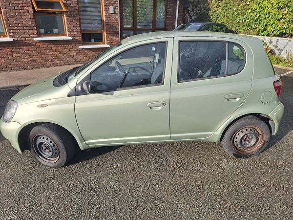 Toyota Yaris Hatchback, Petrol, 2002, Green