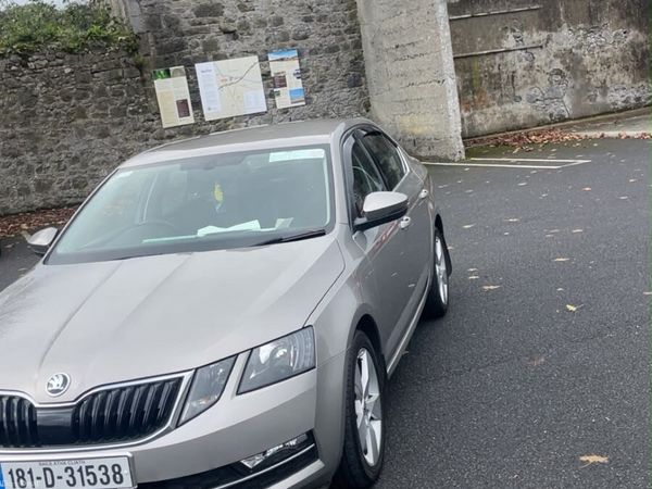 Skoda Octavia Saloon, Diesel, 2018, Grey