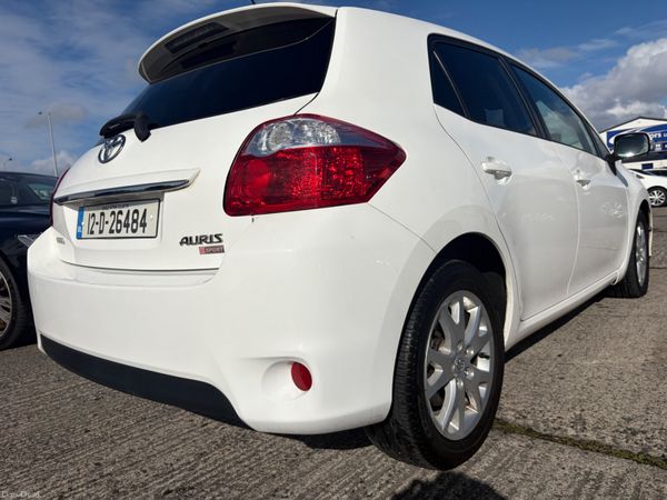 Toyota Auris Hatchback, Diesel, 2012, White
