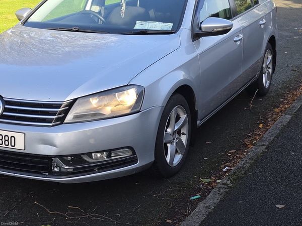 Volkswagen Passat Saloon, Diesel, 2011, Silver