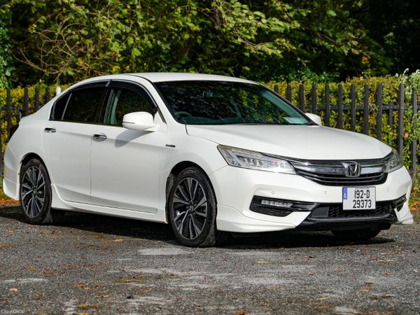 Honda Accord Saloon, Petrol Hybrid, 2019, White
