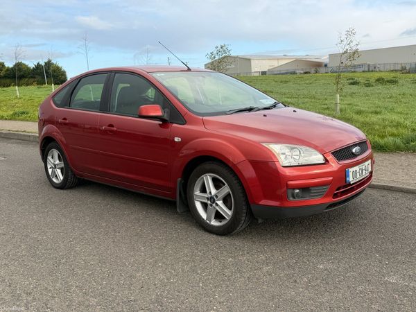 Ford Focus Hatchback, Petrol, 2008, Red
